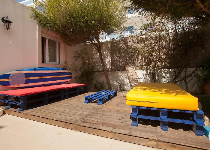 Chill Hill & Private Hostel Ericeira
